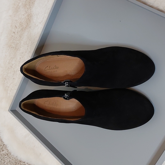 EUC Clark's artisan black wedge booties size 9M - Picture 3 of 5
